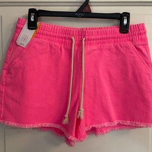 No Boundaries hot pink denim shorts. Size medium. NWT